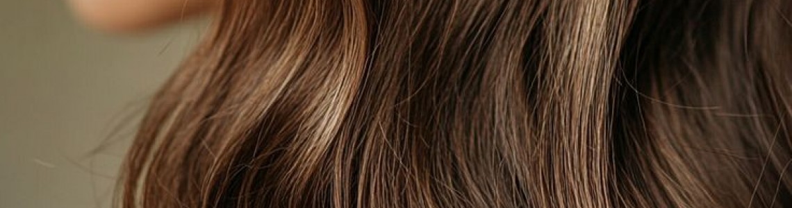 Розмарин для волосся: як працює в шампунях та чи прискорює ріст